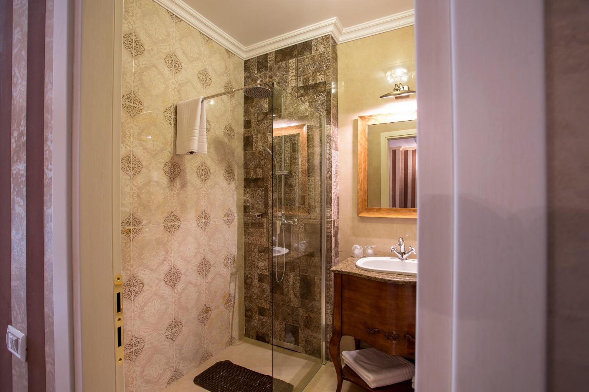 The Arlington Boutique Hotel Craiova Oda fotoğraf