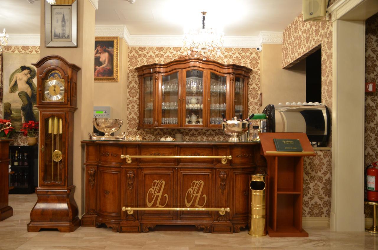 The Arlington Boutique Hotel Craiova Dış mekan fotoğraf