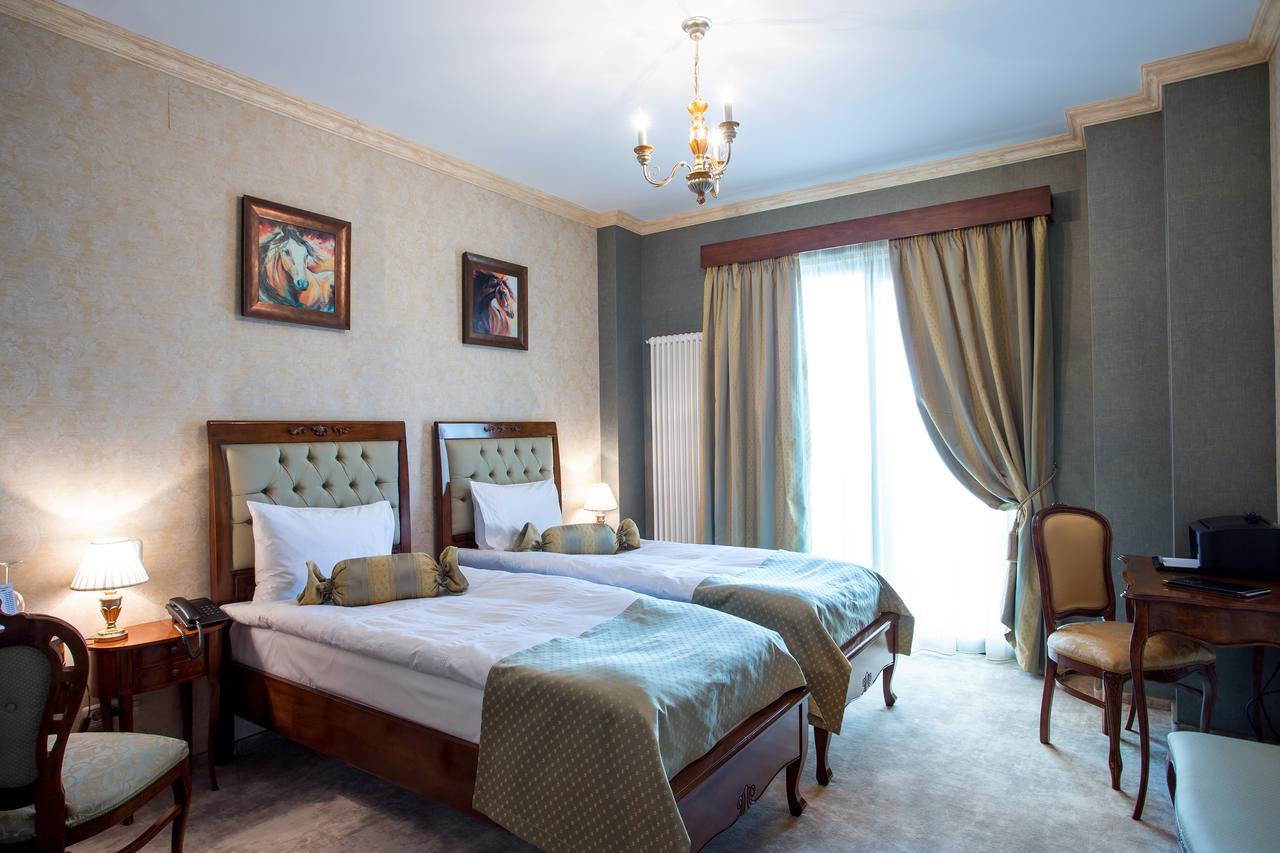 The Arlington Boutique Hotel Craiova Dış mekan fotoğraf